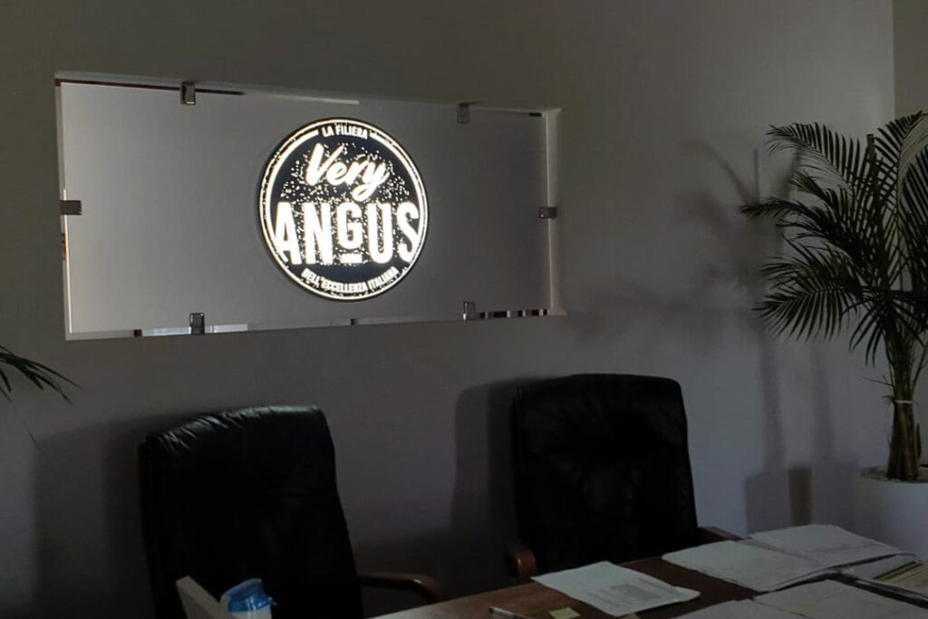 neonlauro_allestimenti_very-angus