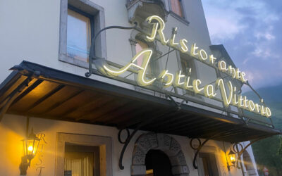 Restauro delle insegne storiche: Come conservare la storia della tua città