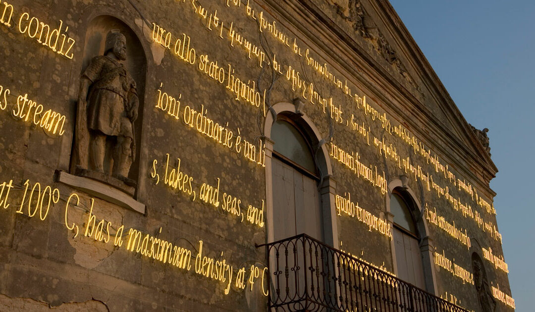 Insegne luminose per eventi: La magia della visibilità temporanea